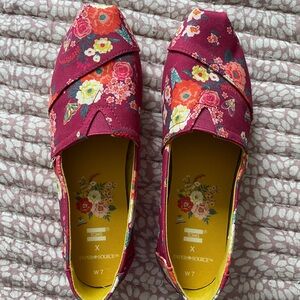 NWOT TOMS x PaperSource Floral Classic Slip-On Shoes